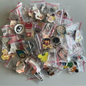 Assorted Disney Pins - 25pc Mystery Bag